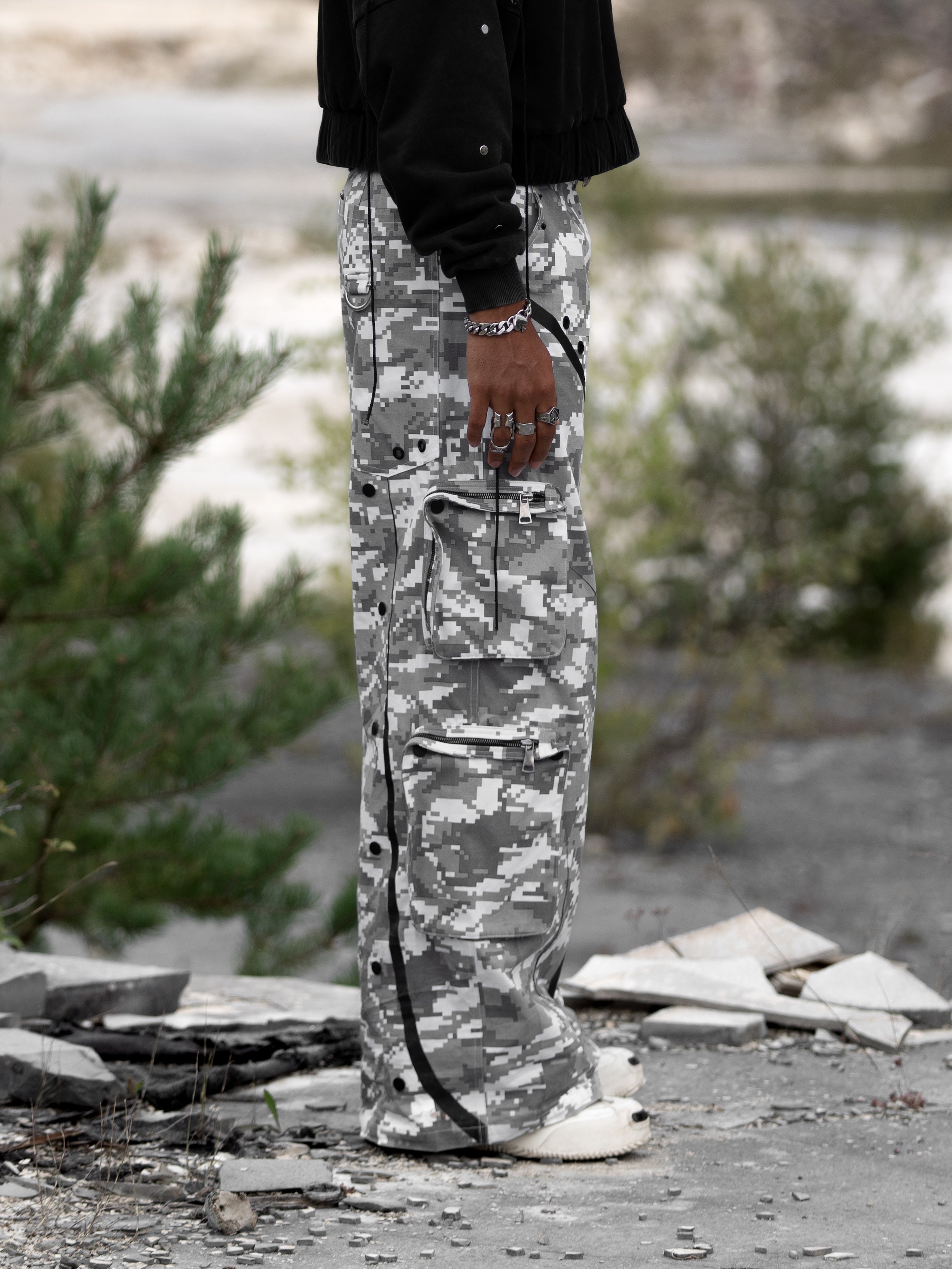 "INVISIBLE" DIGITAL CAMO CARGOPANTS